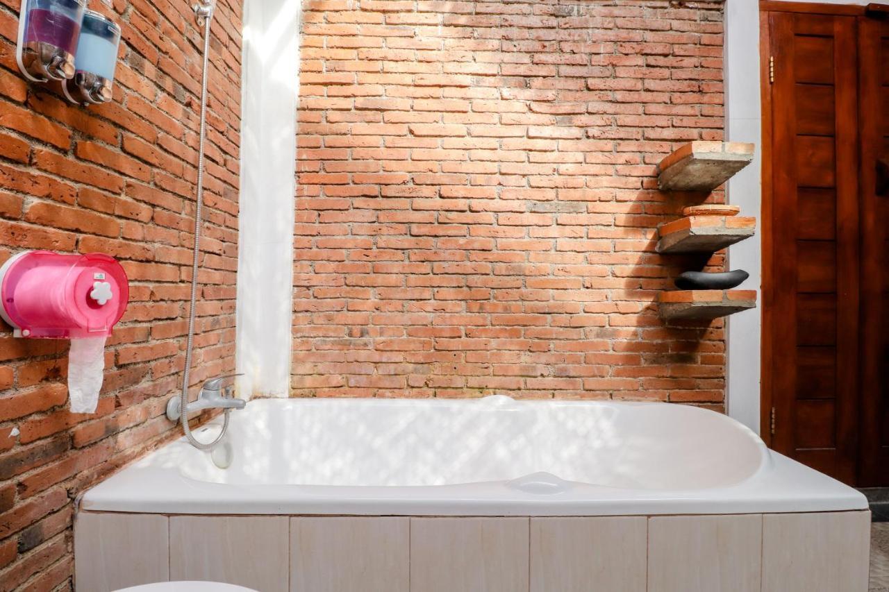 Omah Teras Bata Guesthouse Jogjacarta Exterior foto